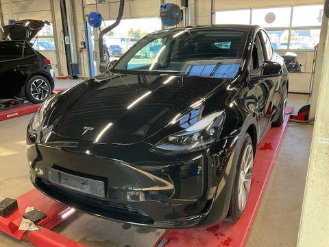 Tesla Model Y 2023 z Danii