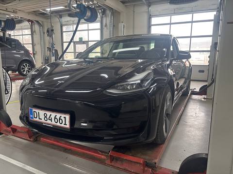 Tesla Model 3 2021 z Danii