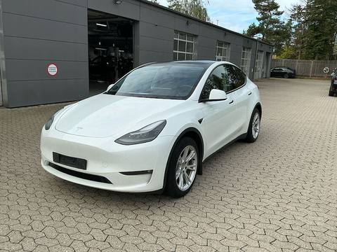 Tesla Model Y 2023 z Danii