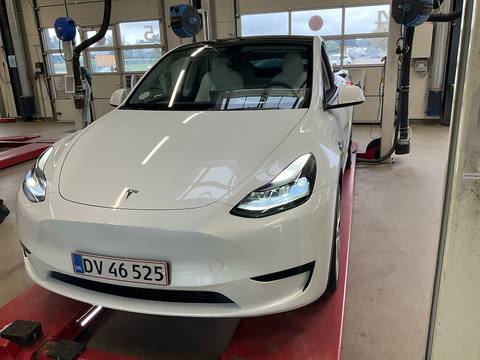 Tesla Model Y 2023 z Danii