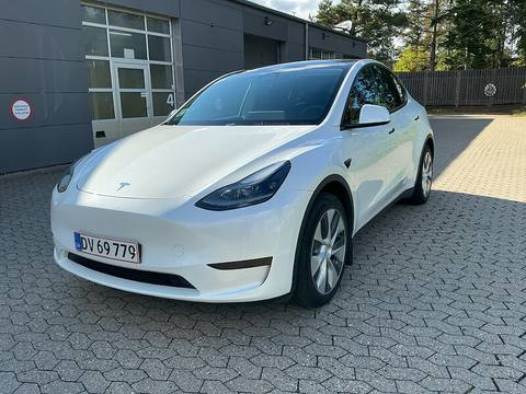 Tesla Model Y 2023 z Danii