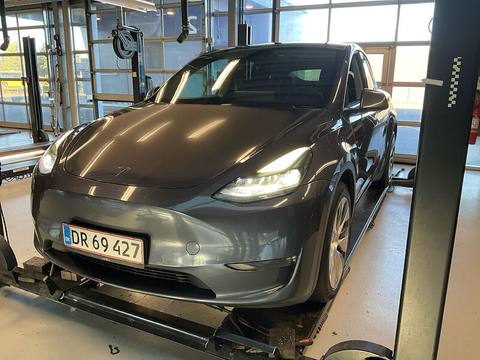 Tesla Model Y 2021 z Danii