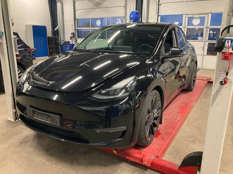 Tesla Model Y 2023 z Danii