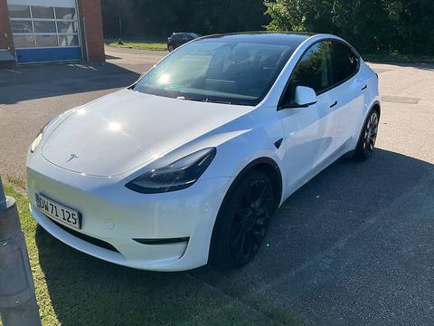 Tesla Model Y 2023 z Danii